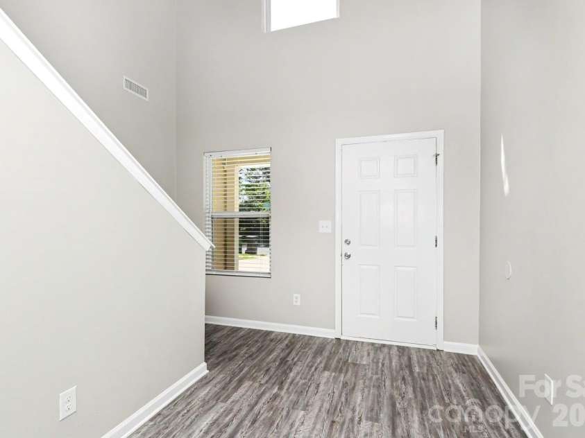 3219 Decapolis Drive, Charlotte, NC 28215.  MLS# CAR4409794, YatesRealty ID 40578. 