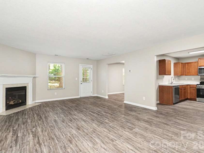 3219 Decapolis Drive, Charlotte, NC 28215.  MLS# CAR4409794, YatesRealty ID 40578. 