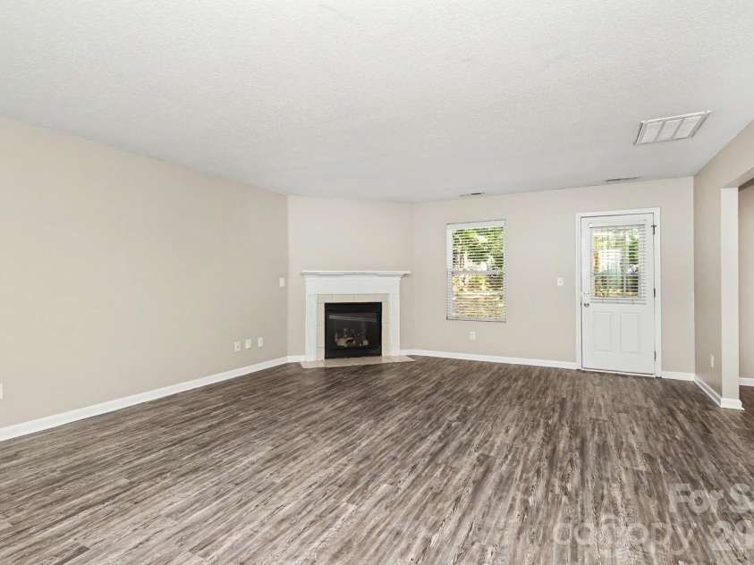 3219 Decapolis Drive, Charlotte, NC 28215.  MLS# CAR4409794, YatesRealty ID 40578. 