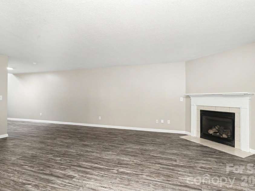 3219 Decapolis Drive, Charlotte, NC 28215.  MLS# CAR4409794, YatesRealty ID 40578. 
