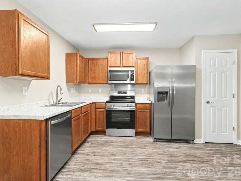3219 Decapolis Drive, Charlotte, NC 28215.  MLS# CAR4409794, YatesRealty ID 40578. 