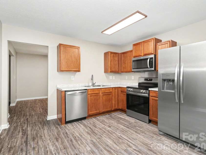 3219 Decapolis Drive, Charlotte, NC 28215.  MLS# CAR4409794, YatesRealty ID 40578. 