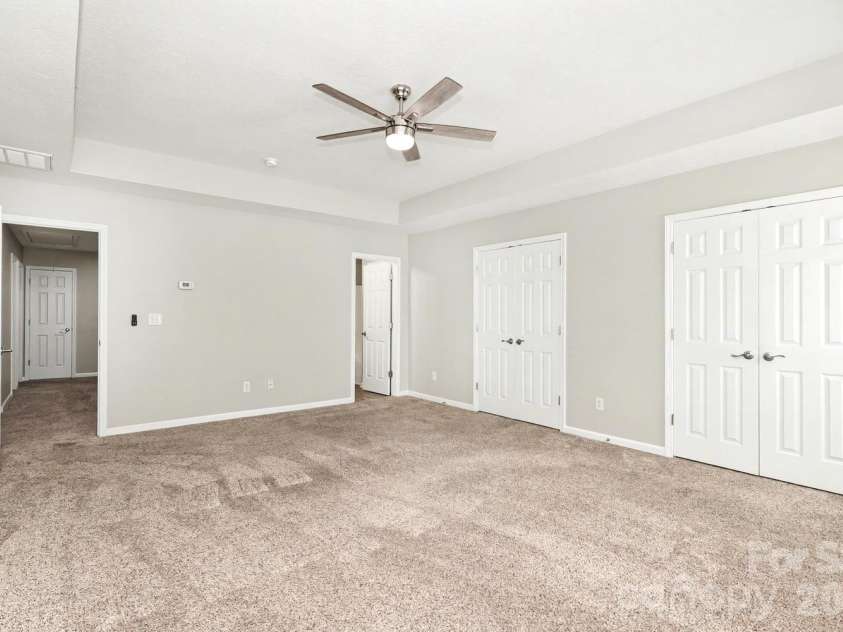 3219 Decapolis Drive, Charlotte, NC 28215.  MLS# CAR4409794, YatesRealty ID 40578. 