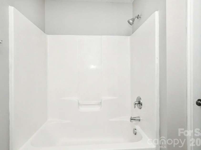 3219 Decapolis Drive, Charlotte, NC 28215.  MLS# CAR4409794, YatesRealty ID 40578. 