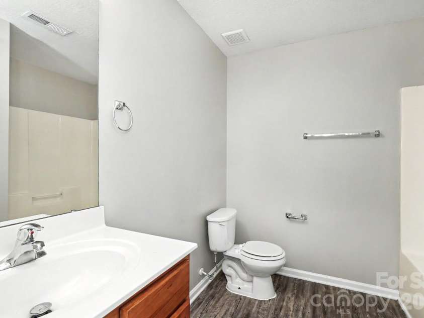 3219 Decapolis Drive, Charlotte, NC 28215.  MLS# CAR4409794, YatesRealty ID 40578. 