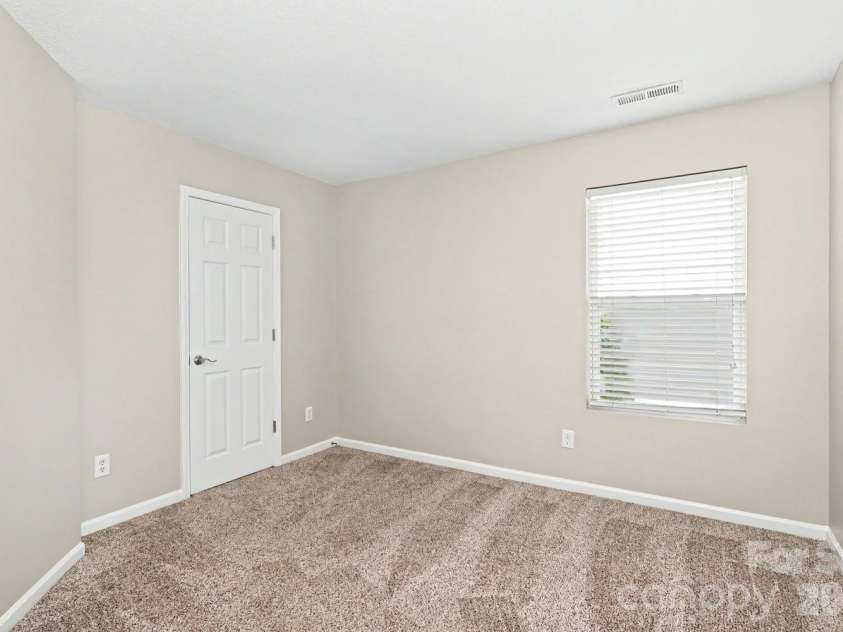 3219 Decapolis Drive, Charlotte, NC 28215.  MLS# CAR4409794, YatesRealty ID 40578. 