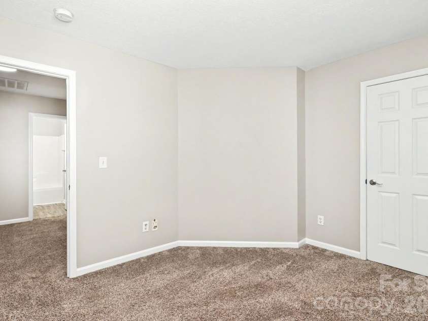 3219 Decapolis Drive, Charlotte, NC 28215.  MLS# CAR4409794, YatesRealty ID 40578. 