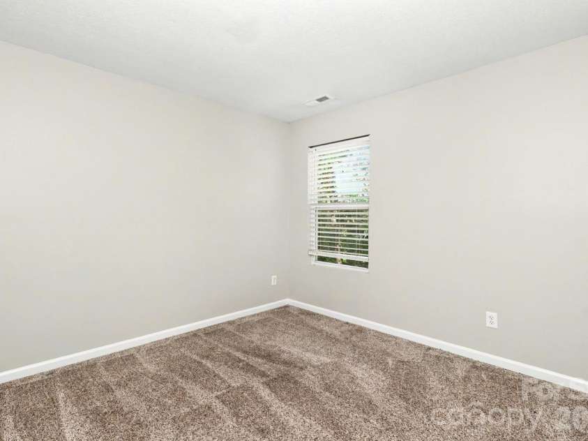 3219 Decapolis Drive, Charlotte, NC 28215.  MLS# CAR4409794, YatesRealty ID 40578. 
