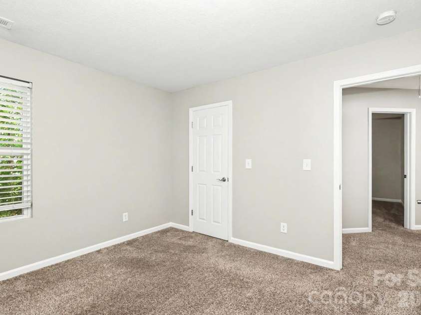 3219 Decapolis Drive, Charlotte, NC 28215.  MLS# CAR4409794, YatesRealty ID 40578. 