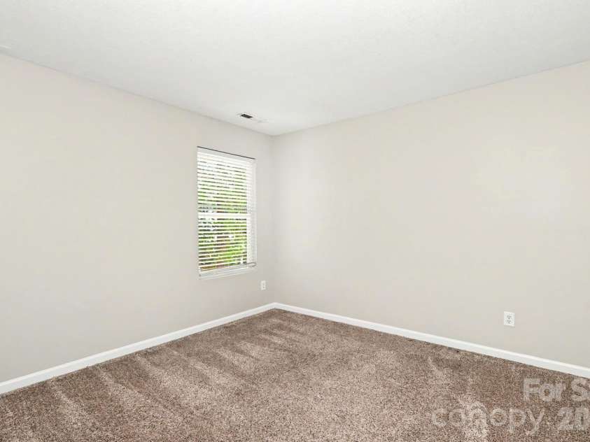 3219 Decapolis Drive, Charlotte, NC 28215.  MLS# CAR4409794, YatesRealty ID 40578. 