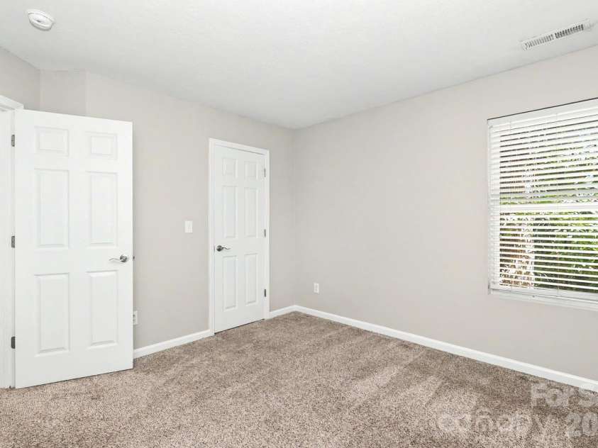 3219 Decapolis Drive, Charlotte, NC 28215.  MLS# CAR4409794, YatesRealty ID 40578. 