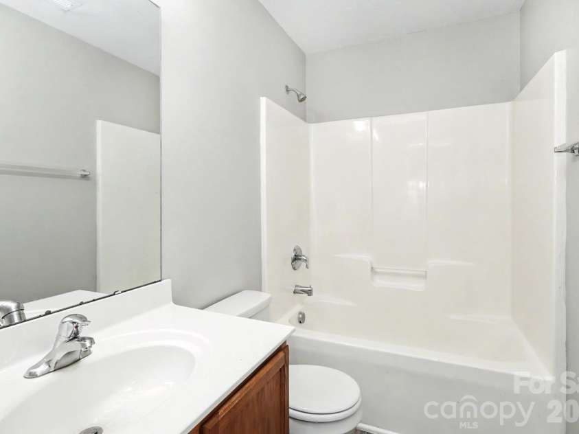 3219 Decapolis Drive, Charlotte, NC 28215.  MLS# CAR4409794, YatesRealty ID 40578. 