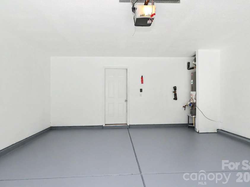 3219 Decapolis Drive, Charlotte, NC 28215.  MLS# CAR4409794, YatesRealty ID 40578. 