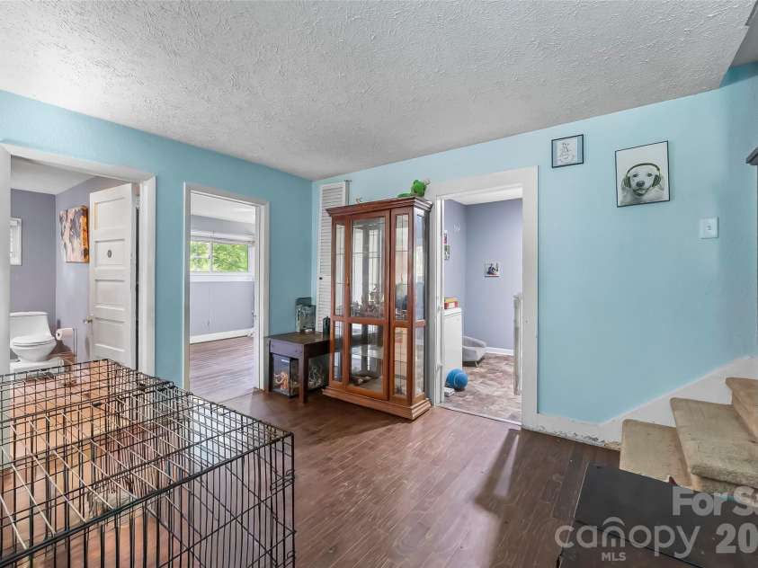 40 Sycamore Circle, Hendersonville, NC 28791.  MLS# CAR4409453, YatesRealty ID 40579. 