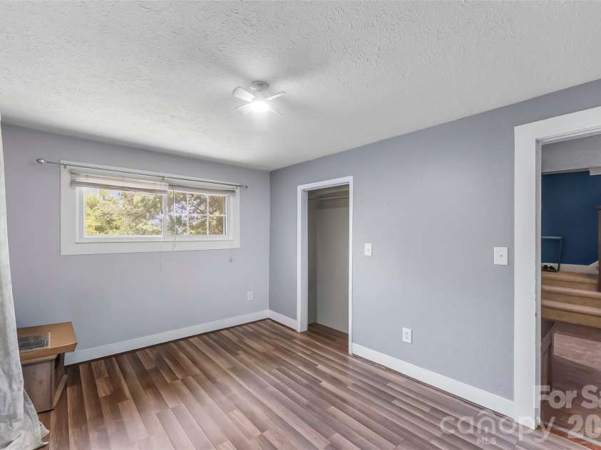 40 Sycamore Circle, Hendersonville, NC 28791.  MLS# CAR4409453, YatesRealty ID 40579. 