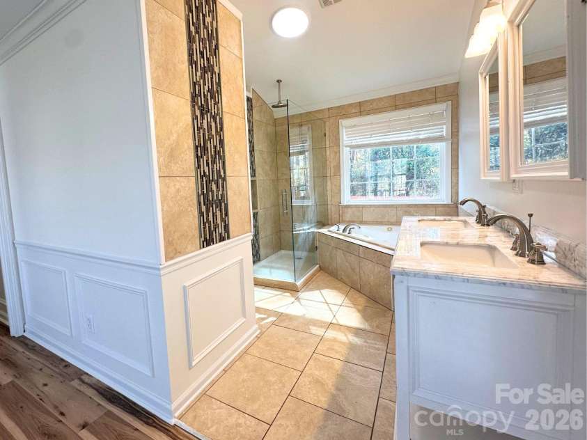 9310 Chastain Walk Drive, Charlotte, NC 28216.  MLS# CAR4322341, YatesRealty ID 4058. 