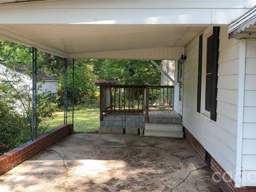 1905 Crestmont Avenue, Kannapolis, NC 28081.  MLS# CAR4409449, YatesRealty ID 40581. Carport
