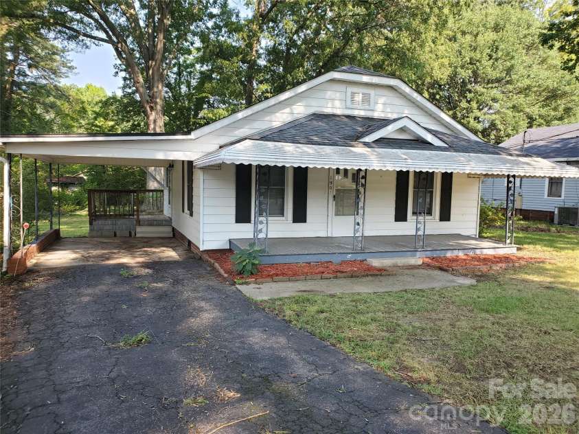 1905 Crestmont Avenue, Kannapolis, NC 28081.  MLS# CAR4409449, YatesRealty ID 40581. Front View