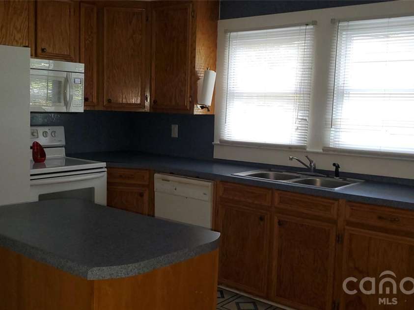 1905 Crestmont Avenue, Kannapolis, NC 28081.  MLS# CAR4409449, YatesRealty ID 40581. Kitchen