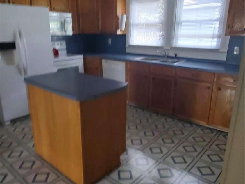 1905 Crestmont Avenue, Kannapolis, NC 28081.  MLS# CAR4409449, YatesRealty ID 40581. Kitchen