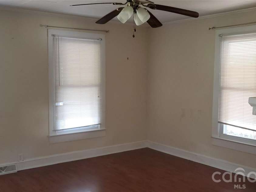 1905 Crestmont Avenue, Kannapolis, NC 28081.  MLS# CAR4409449, YatesRealty ID 40581. Living Room