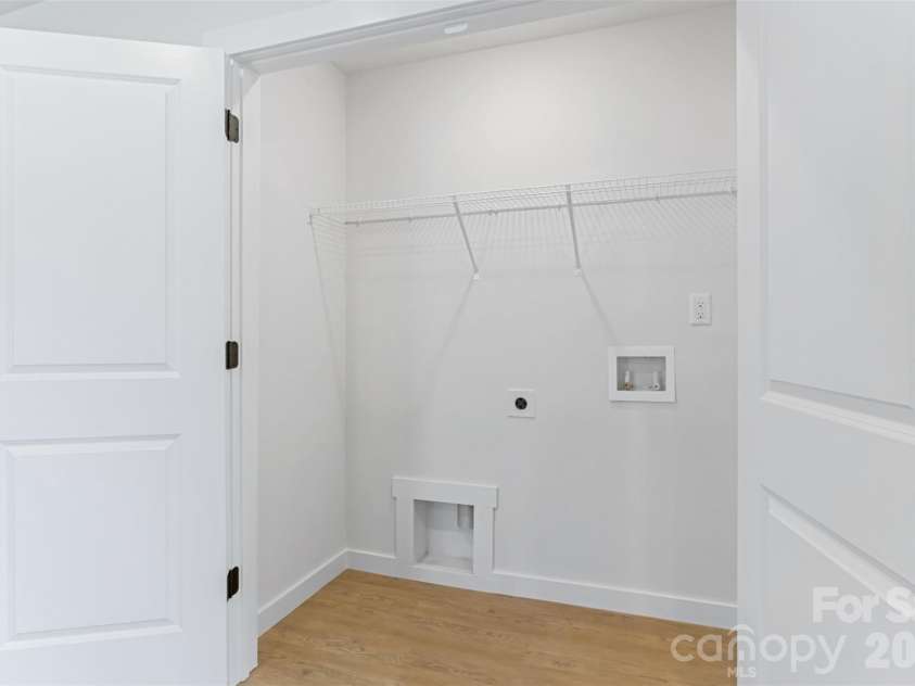 105-107 8th Avenue Drive, Hickory, NC 28601.  MLS# CAR4407408, YatesRealty ID 40583. 