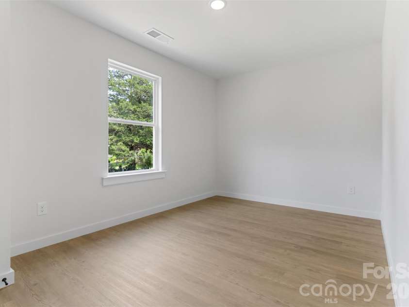 105-107 8th Avenue Drive, Hickory, NC 28601.  MLS# CAR4407408, YatesRealty ID 40583. 