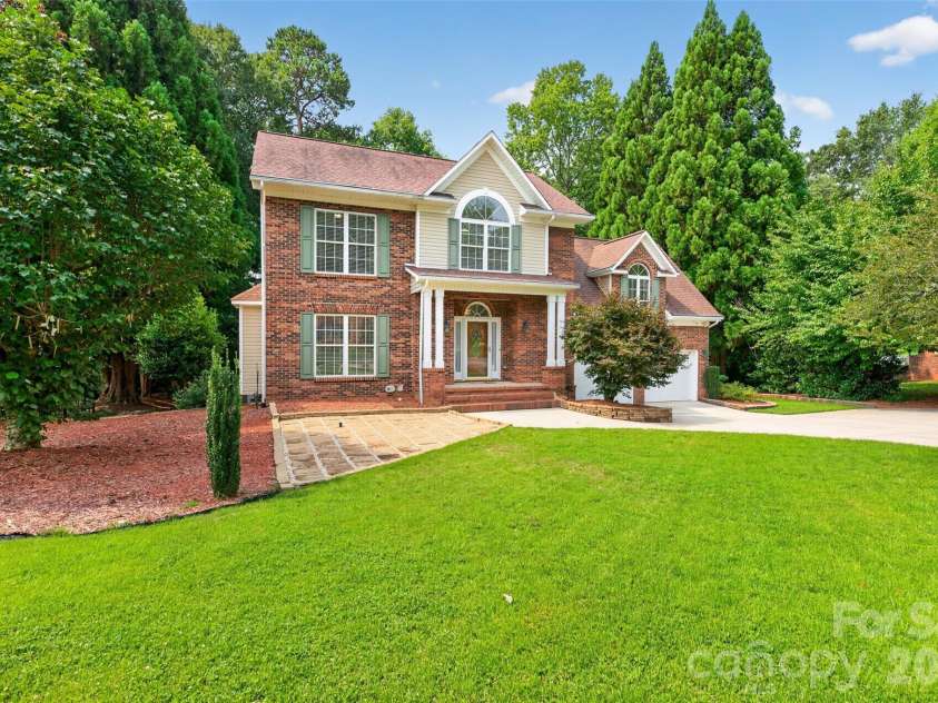 220 35th Avenue, Hickory, NC 28601.  MLS# CAR4409719, YatesRealty ID 40585. 