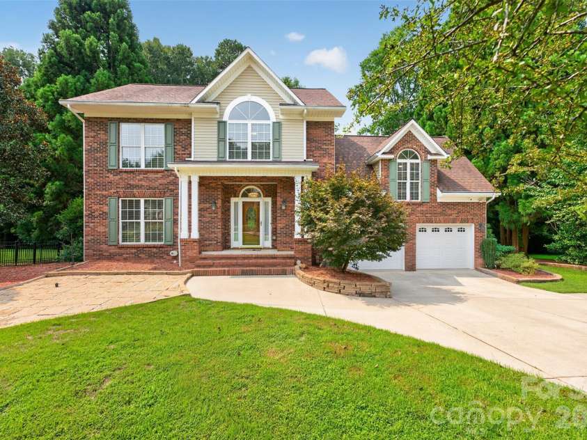 220 35th Avenue, Hickory, NC 28601.  MLS# CAR4409719, YatesRealty ID 40585. 