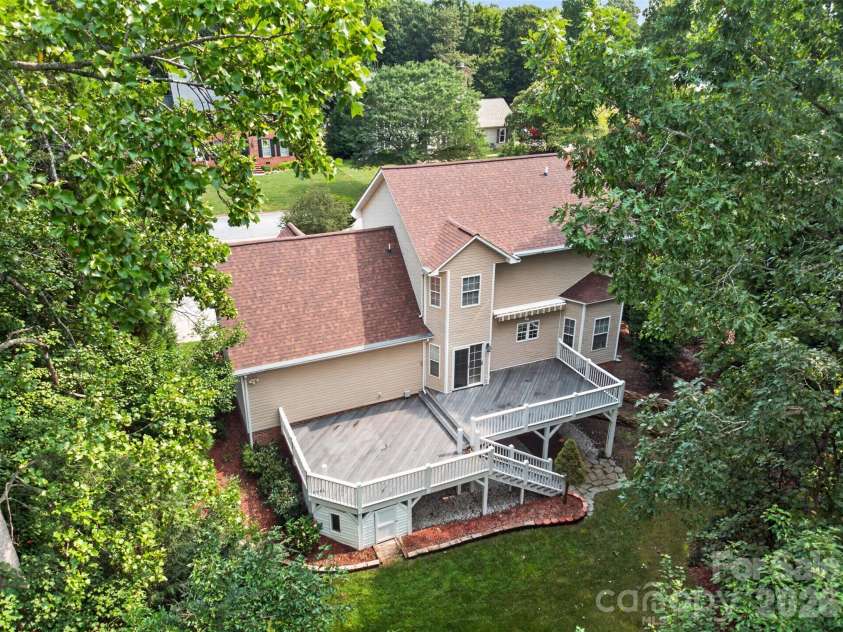 220 35th Avenue, Hickory, NC 28601.  MLS# CAR4409719, YatesRealty ID 40585. 