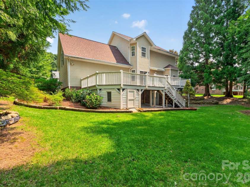 220 35th Avenue, Hickory, NC 28601.  MLS# CAR4409719, YatesRealty ID 40585. 