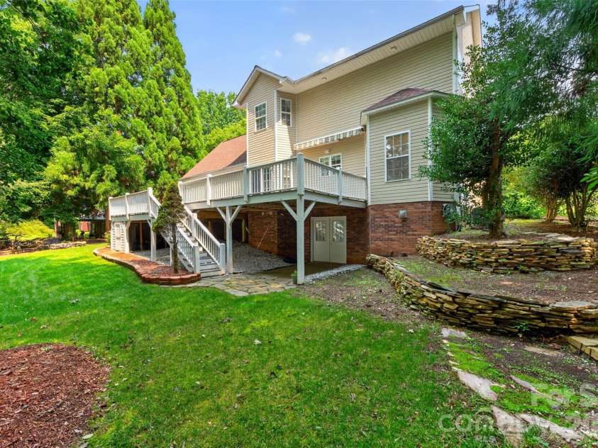 220 35th Avenue, Hickory, NC 28601.  MLS# CAR4409719, YatesRealty ID 40585. 