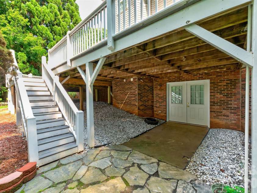 220 35th Avenue, Hickory, NC 28601.  MLS# CAR4409719, YatesRealty ID 40585. 