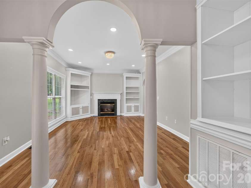 220 35th Avenue, Hickory, NC 28601.  MLS# CAR4409719, YatesRealty ID 40585. 