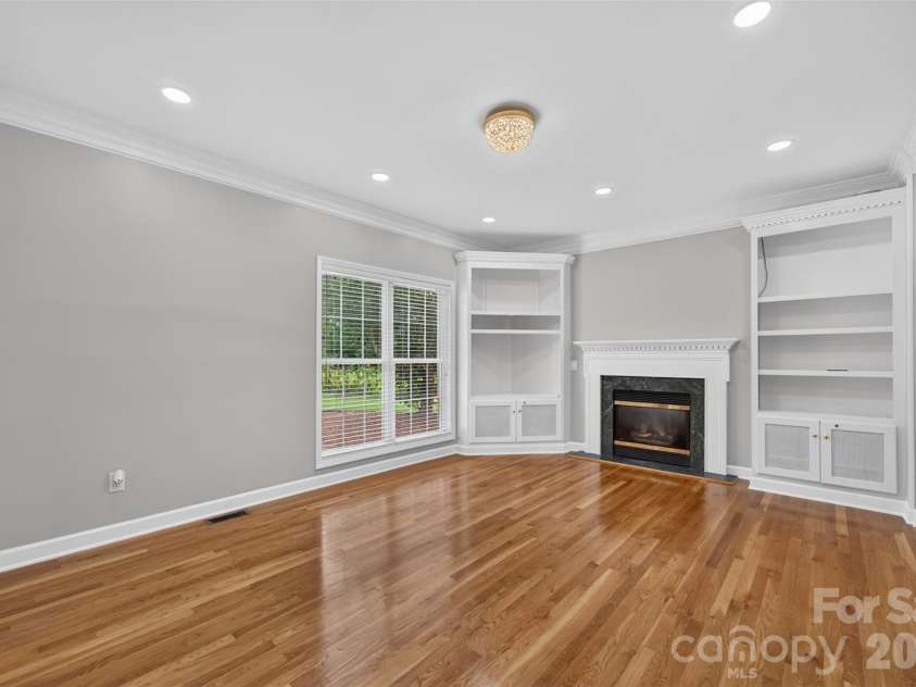 220 35th Avenue, Hickory, NC 28601.  MLS# CAR4409719, YatesRealty ID 40585. 