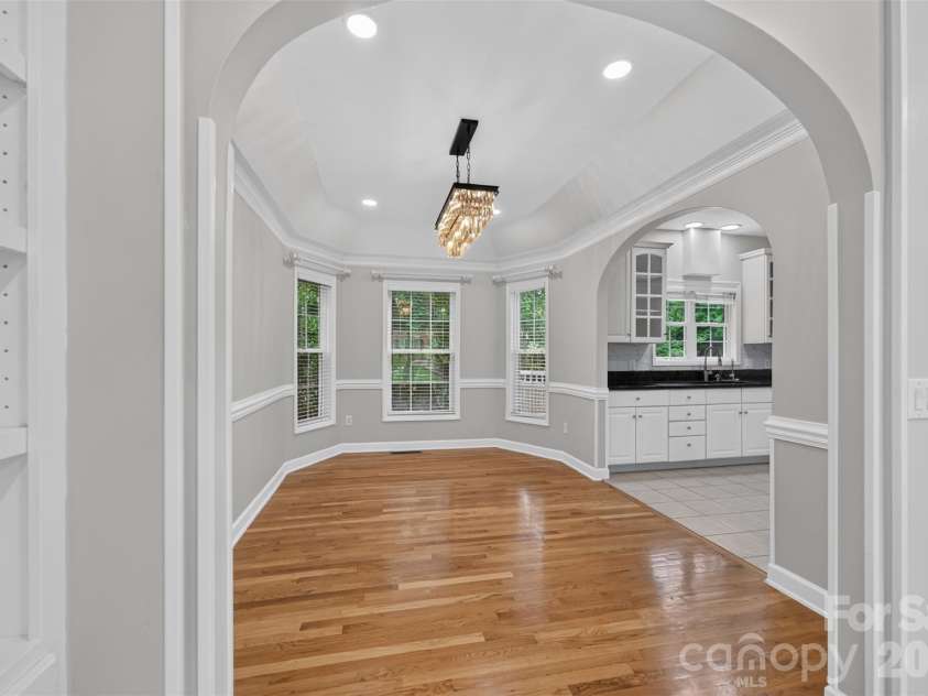 220 35th Avenue, Hickory, NC 28601.  MLS# CAR4409719, YatesRealty ID 40585. 