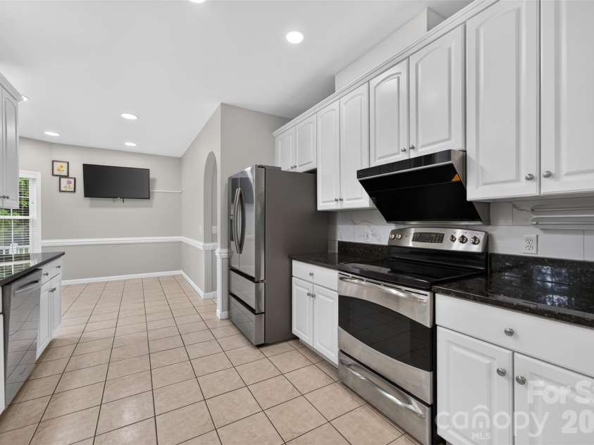 220 35th Avenue, Hickory, NC 28601.  MLS# CAR4409719, YatesRealty ID 40585. 