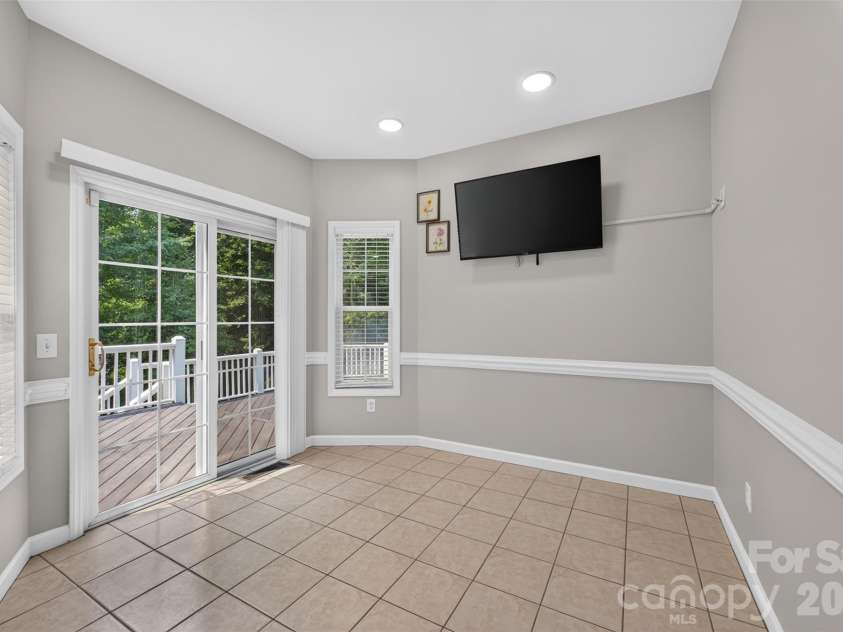 220 35th Avenue, Hickory, NC 28601.  MLS# CAR4409719, YatesRealty ID 40585. 