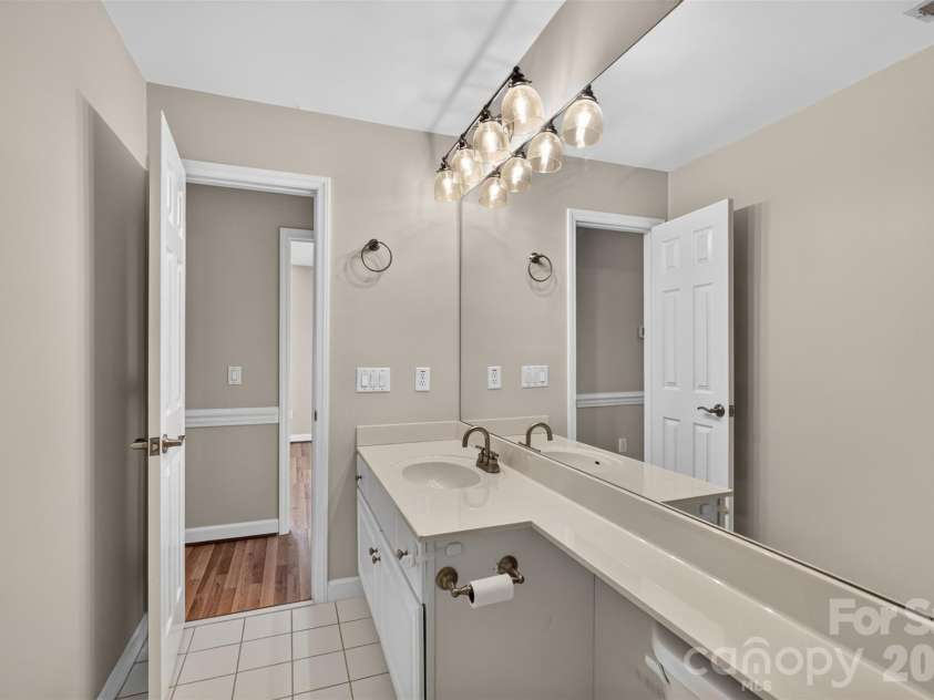 220 35th Avenue, Hickory, NC 28601.  MLS# CAR4409719, YatesRealty ID 40585. 