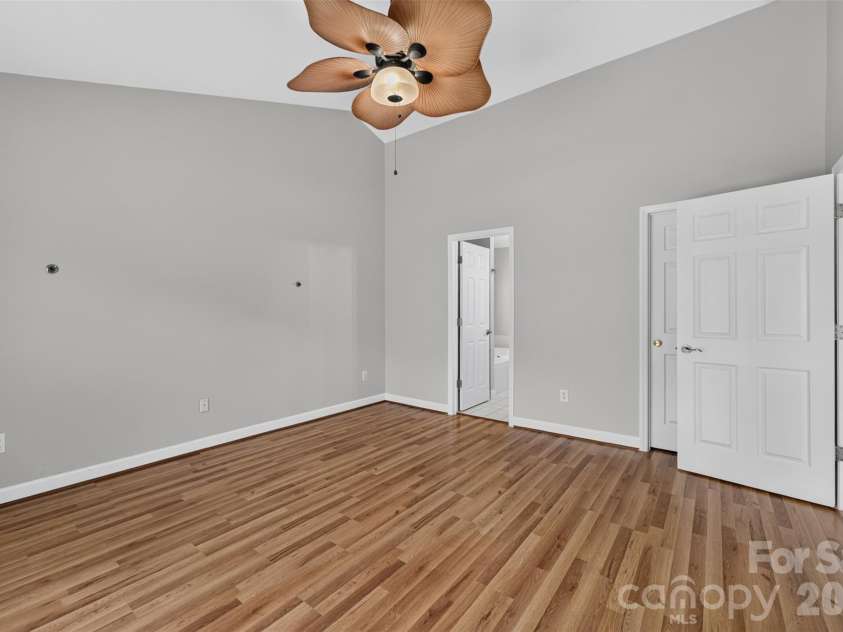 220 35th Avenue, Hickory, NC 28601.  MLS# CAR4409719, YatesRealty ID 40585. 