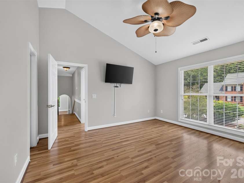 220 35th Avenue, Hickory, NC 28601.  MLS# CAR4409719, YatesRealty ID 40585. 
