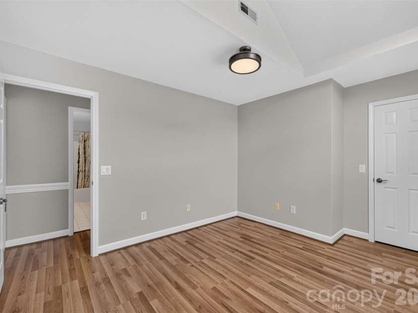 220 35th Avenue, Hickory, NC 28601.  MLS# CAR4409719, YatesRealty ID 40585. 