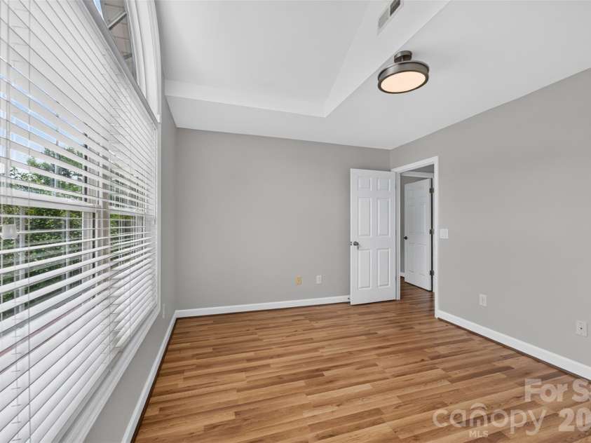 220 35th Avenue, Hickory, NC 28601.  MLS# CAR4409719, YatesRealty ID 40585. 