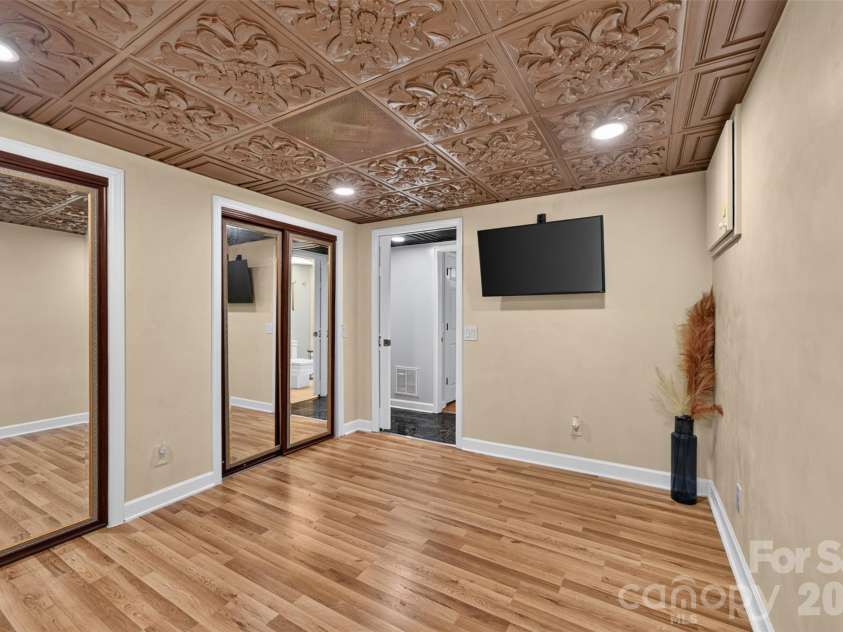 220 35th Avenue, Hickory, NC 28601.  MLS# CAR4409719, YatesRealty ID 40585. 