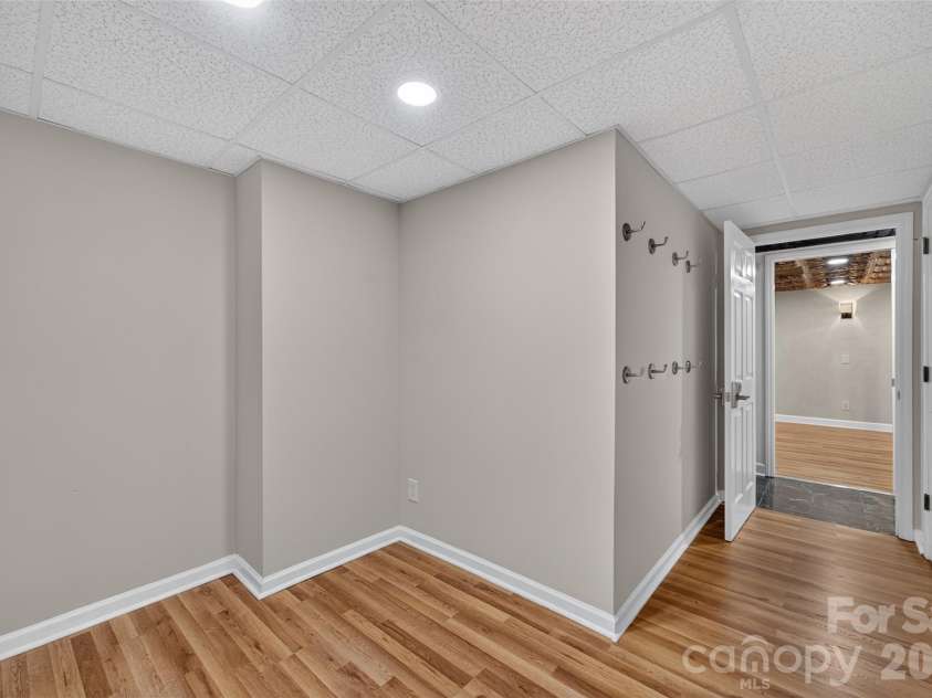 220 35th Avenue, Hickory, NC 28601.  MLS# CAR4409719, YatesRealty ID 40585. 