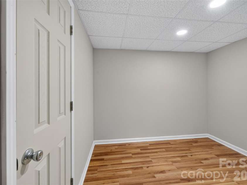 220 35th Avenue, Hickory, NC 28601.  MLS# CAR4409719, YatesRealty ID 40585. 