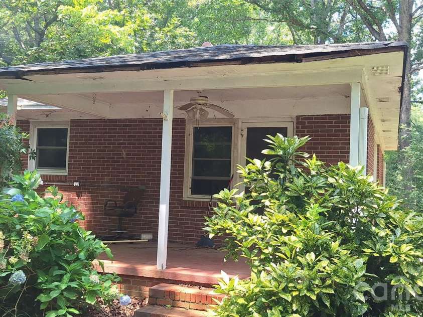 1036 Curve View Road, Lincolnton, NC 28092.  MLS# CAR4409839, YatesRealty ID 40588. Front porch