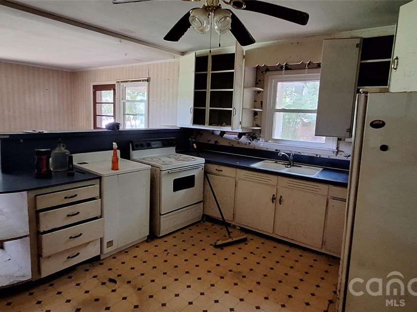 1036 Curve View Road, Lincolnton, NC 28092.  MLS# CAR4409839, YatesRealty ID 40588. Kitchen