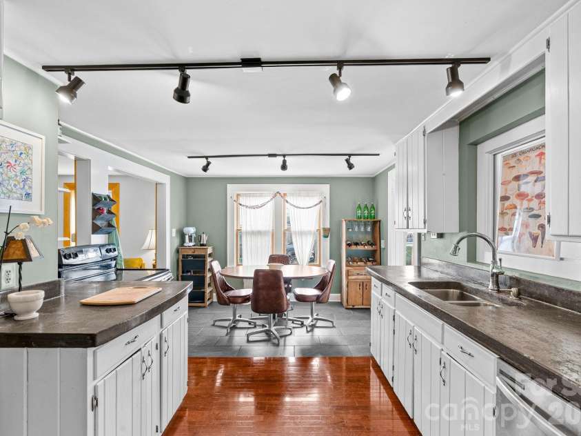 271 Pisgah View Road, Asheville, NC 28806.  MLS# CAR4352368, YatesRealty ID 4059. Kitchen Opens to Dining 