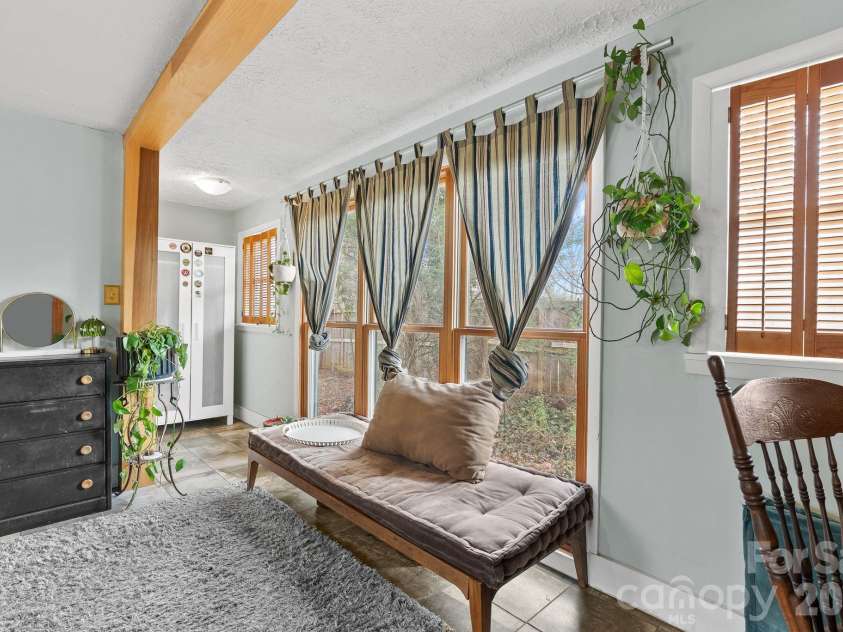271 Pisgah View Road, Asheville, NC 28806.  MLS# CAR4352368, YatesRealty ID 4059. Seating Area 